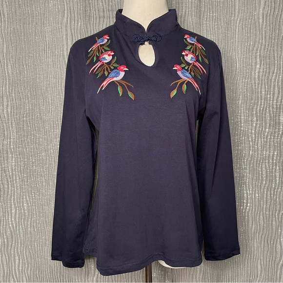 Yuetu bird embroidered keyhole top - Picture 1 of 6